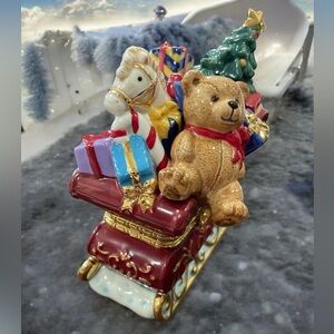 Vintage Santa's Sleigh Collectible Porcelain Trinket Box Figurine -Tree & Toys